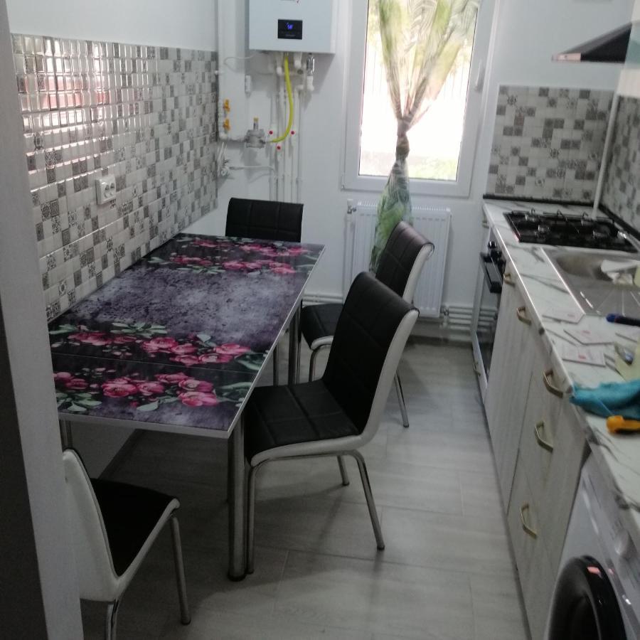 Central City Apartment Bacău Екстериор снимка